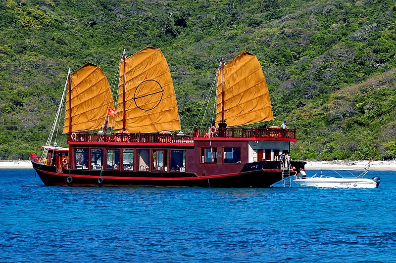 du thuyền Emperor Cruises Nha Trang 5